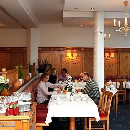 מלון Parkhotel Altmuehltal 4*