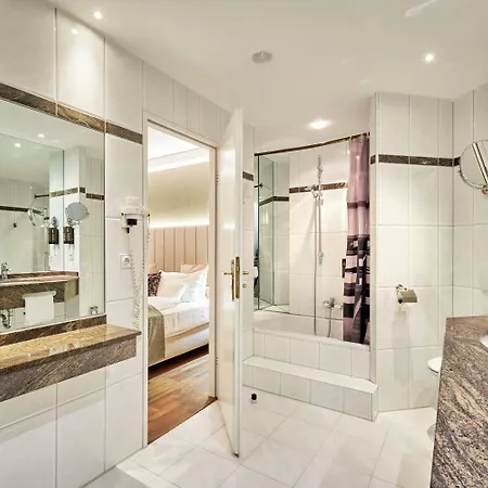 호텔 Parkhotel Altmuehltal 4*