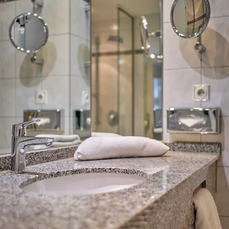 호텔 Parkhotel Altmuehltal 4*